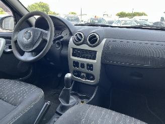 Dacia Sandero Sandero I (BS) Hatchback 1.2 16V (D4F-732(D4F-F7)) [55kW]  (11-2008/06=
-2013) picture 13