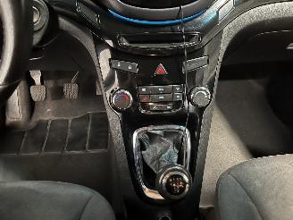 Daewoo Orlando Orlando 1.8 16V VVT (F18D4(Euro 5)) [104kW]  (02-2011/12-2015) picture 17