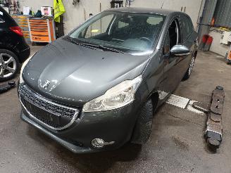 Sloopauto Peugeot 208 208 I (CA/CC/CK/CL) Hatchback 1.2 Vti 12V PureTech 82 (EB2F(HMZ)) [60k=
W]  (03-2012/12-2019) 2013/4