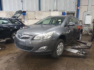 Coche siniestrado Opel Astra Astra J Sports Tourer (PD8/PE8/PF8) Combi 1.7 CDTi 16V (A17DTR(Euro 5)=
) [81kW]  (10-2010/10-2015) 2011