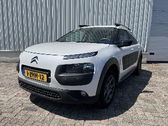 Schadeauto Citroën C4 C4 Cactus (0B/0P) Hatchback 5-drs 1.2 PureTech 82 12V (EB2F(HMZ)) [60k=
W]  (09-2014/...) 2015/1