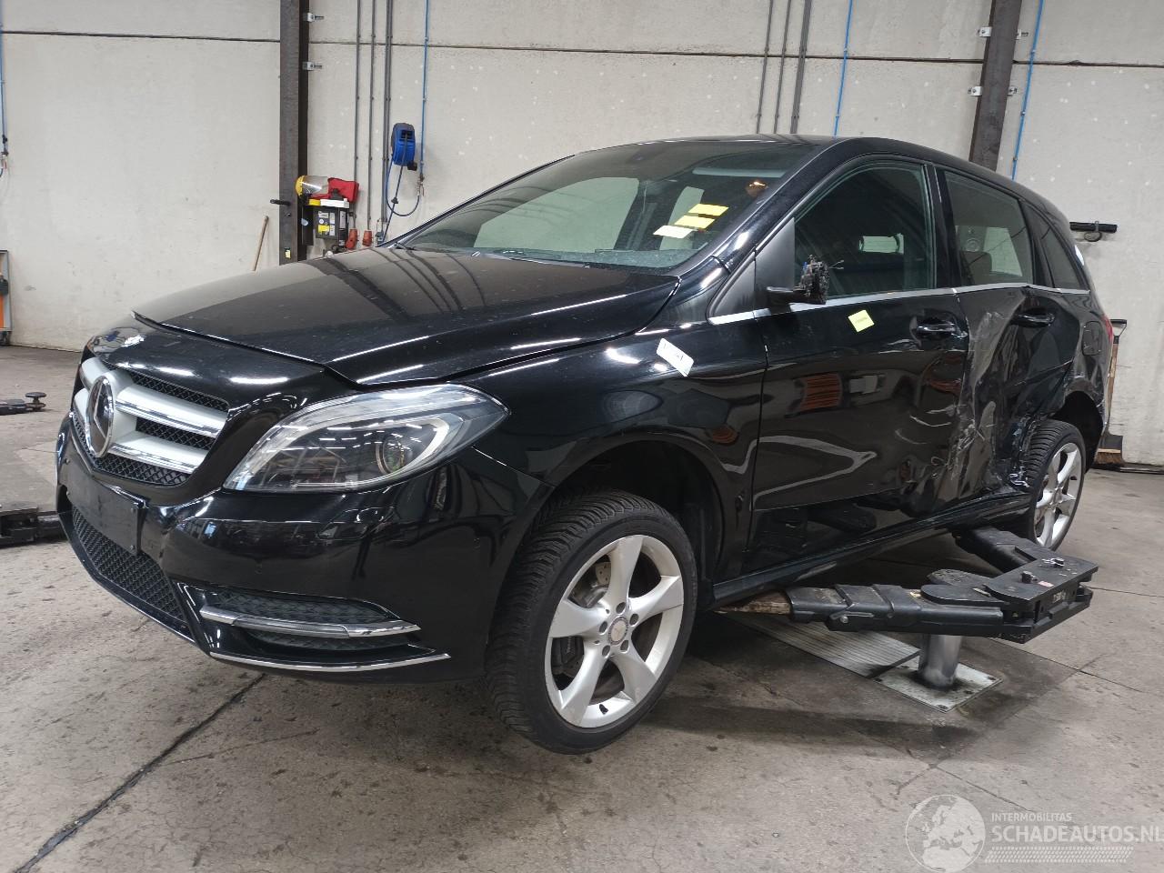 Mercedes B-klasse B (W246/W242) Hatchback 1.6 B-180 BlueEFFICIENCY Turbo 16V (M270.910) =
[90kW]  (11-2011/12-2018)