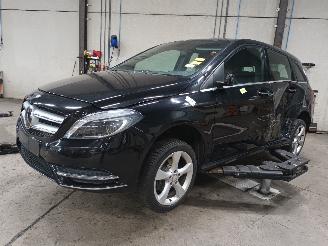 demontáž osobní automobily Mercedes B-klasse B (W246/W242) Hatchback 1.6 B-180 BlueEFFICIENCY Turbo 16V (M270.910) =
[90kW]  (11-2011/12-2018) 2014/2