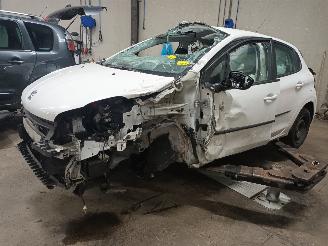 Vrakbiler auto Peugeot 208 208 I (CA/CC/CK/CL) Hatchback 1.2 Vti 12V PureTech 82 (EB2F(HMZ)) [60k=
W]  (03-2012/12-2019) 2017/1