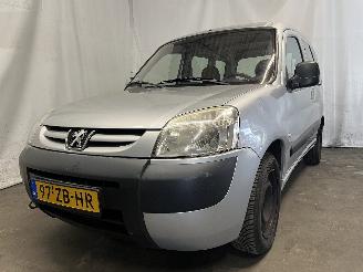 krockskadad bil auto Peugeot Partner Partner Combispace MPV 1.6 16V (TU5JP4(NFU)) [80kW]  (07-2001/03-2008)= 2007/12