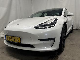 occasion passenger cars Tesla Model 3 Model 3 Sedan Long Range AWD 75 kWh (3D5) [258kW]  (06-2018/...) 2019/3
