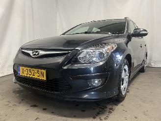 damaged passenger cars Hyundai I-30 i30 Crosswagon (WWH) Combi 1.4 CVVT 16V (G4FA) [80kW]  (11-2009/06-201=
2) 2011/11