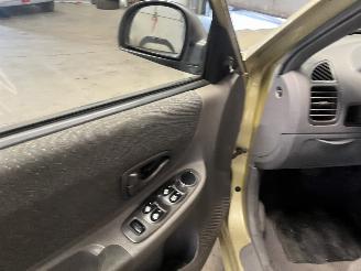 Hyundai Accent Accent Hatchback 1.5i 12V (G4EB) [65kW]  (01-2000/11-2005) picture 9