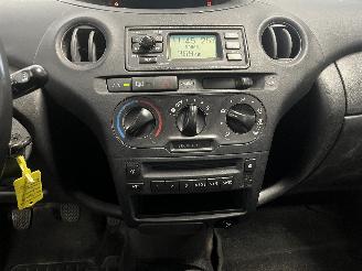 Toyota Yaris Yaris (P1) Hatchback 1.3 16V VVT-i (2SZFE) [64kW]  (04-2002/09-2005) picture 14