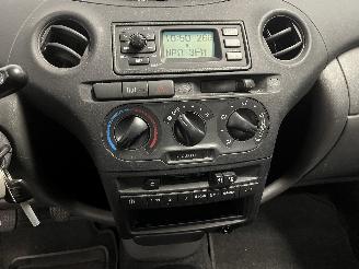 Toyota Yaris Yaris (P1) Hatchback 1.3 16V VVT-i (2SZFE) [64kW]  (04-2002/09-2005) picture 16