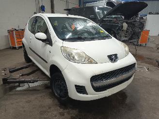 Peugeot 107 107 Hatchback 1.0 12V (384F(1KR)) [50kW]  (06-2005/05-2014) picture 2