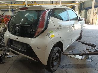 Toyota Aygo Aygo (B40) Hatchback 1.0 12V VVT-i (1KR-FE) [51kW]  (05-2014/06-2018) picture 3
