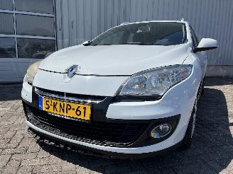 Vaurioauto  passenger cars Renault Mégane Megane III Grandtour (KZ) Combi 5-drs 1.5 dCi 110 (K9K-837(K9K-N8)) [8=
1kW]  (02-2009/04-2016) 2013/6