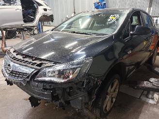 Coche siniestrado Opel Astra Astra J (PC6/PD6/PE6/PF6) Hatchback 5-drs 1.4 Turbo 16V (A14NEL(Euro 5=
)) [88kW]  (10-2010/10-2015) 2011/4