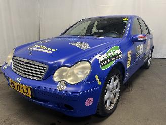 skadebil auto Mercedes C-klasse C (W203) Sedan 2.6 C-240 V6 18V (M112.912) [125kW]  (05-2000/02-2007) 2002/8