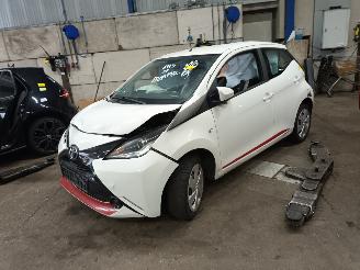 Démontage voiture Toyota Aygo Aygo (B40) Hatchback 1.0 12V VVT-i (1KR-FE) [51kW]  (05-2014/06-2018) 2015/1