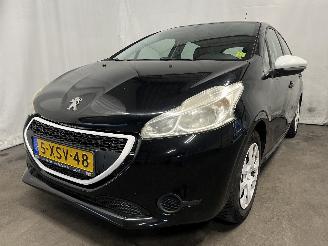 uszkodzony samochody osobowe Peugeot 208 208 I (CA/CC/CK/CL) Hatchback 1.0 Vti 12V PureTech (EB0(ZMZ)) [50kW]  =
(03-2012/12-2019) 2014/10