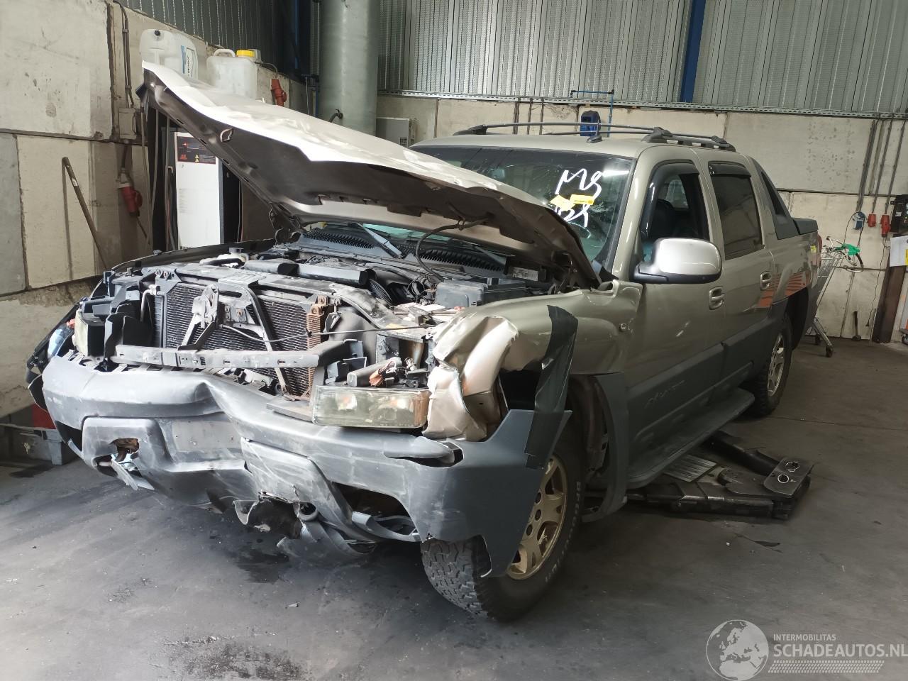 Chevrolet Avalanche Avalanche Pick-up 5.3 1500 V8 4WD (LM7) [220kW]  (10-2000/09-2006)