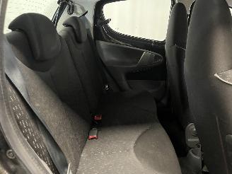Peugeot 107 107 Hatchback 1.0 12V (384F(1KR)) [50kW]  (06-2005/05-2014) picture 16