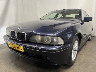 Vaurioauto  passenger cars BMW 5-serie 5 serie (E39) Sedan 520i 24V (M54-B22(226S1)) [125kW]  (09-2000/06-200=
3) 2003/4