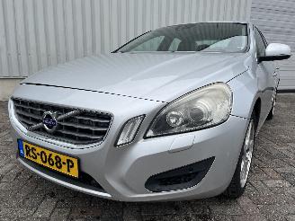 skadebil auto Volvo S-60 S60 II (FS) Sedan 2.0 D3 20V (D5204T2) [120kW]  (04-2010/12-2014) 2010/12