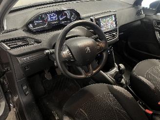 Peugeot 208 208 I (CA/CC/CK/CL) Hatchback 1.2 Vti 12V PureTech 82 (EB2F(HMZ)) [60k=
W]  (03-2012/12-2019) picture 15