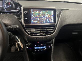 Peugeot 208 208 I (CA/CC/CK/CL) Hatchback 1.2 Vti 12V PureTech 82 (EB2F(HMZ)) [60k=
W]  (03-2012/12-2019) picture 17