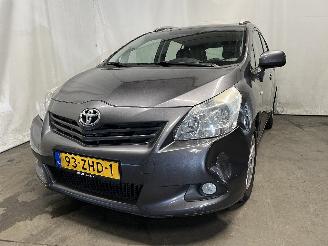 krockskadad bil auto Toyota Verso Verso MPV 2.0 16V D-4D-F (1AD-FTV(Euro 4)) [93kW]  (04-2009/08-2018) 2011/6