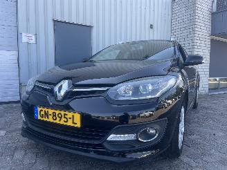 krockskadad bil auto Renault Mégane Megane III Grandtour (KZ) Combi 5-drs 1.2 16V TCE 115 (H5F-400(H5F-A4)=
) [85kW]  (03-2012/02-2016) 2015/7
