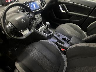 Peugeot 308 308 SW (L4/L9/LC/LJ/LR) Combi 5-drs 1.2 12V e-THP PureTech 130 (EB2DTS=
(HNY)) [96kW]  (03-2014/06-2021) picture 13