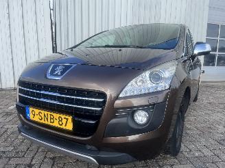 Unfallwagen Peugeot 3008 3008 I (0U/HU) MPV 2.0 HYbrid4 16V (DW10CTED4(RHC)) [147kW]  (02-2011/=
08-2016) 2013/11