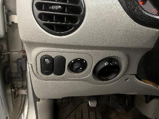 Renault Kangoo Kangoo (KC) MPV 1.6 16V (K4M-752) [70kW]  (06-2001/01-2008) picture 22