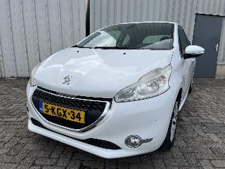 Vaurioauto  passenger cars Peugeot 208 208 I (CA/CC/CK/CL) Hatchback 1.2 Vti 12V PureTech 82 (EB2F(HMZ)) [60k=
W]  (03-2012/12-2019) 2013/4