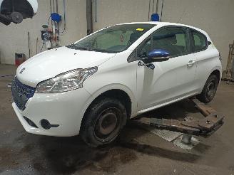 Autoverwertung Peugeot 208 208 I (CA/CC/CK/CL) Hatchback 1.0 Vti 12V PureTech (EB0(ZMZ)) [50kW]  =
(03-2012/12-2019) 2014/9