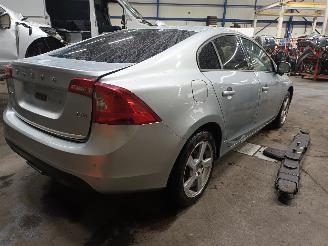Volvo S-60 S60 II (FS) Sedan 2.0 D3 20V (D5204T2) [120kW]  (04-2010/12-2014) picture 3