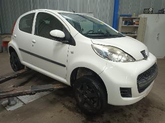Peugeot 107 107 Hatchback 1.0 12V (384F(1KR)) [50kW]  (06-2005/05-2014) picture 2