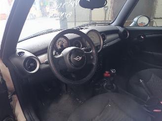 Mini Mini Mini (R56) Hatchback 1.6 16V One (N16-B16A) [55kW]  (03-2010/12-2012) picture 5