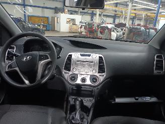 Hyundai I-20 i20 Hatchback 1.2i 16V (G4LA) [57kW]  (09-2008/12-2012) picture 5