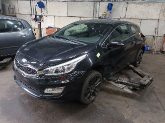 demontáž osobní automobily Kia Pro cee d Pro cee'd (JDB3) Hatchback 3-drs 1.6 GDI 16V (G4FD) [99kW]  (03-2013/1=
2-2018) 2013/6