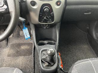 Peugeot 108 108 Hatchback 1.0 12V (1KRFE(CFB)) [51kW]  (05-2014/...) picture 16