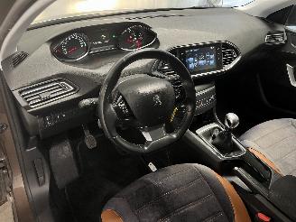 Peugeot 308 308 (L3/L8/LB/LH/LP) Hatchback 5-drs 1.2 12V e-THP PureTech 130 (EB2DT=
S(HNY)) [96kW]  (11-2013/06-2021) picture 15