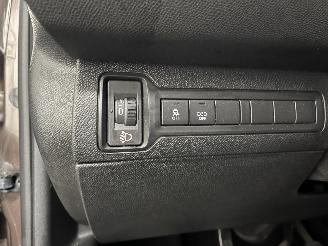 Peugeot 308 308 (L3/L8/LB/LH/LP) Hatchback 5-drs 1.2 12V e-THP PureTech 130 (EB2DT=
S(HNY)) [96kW]  (11-2013/06-2021) picture 21