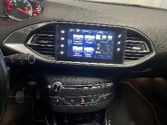 Peugeot 308 308 (L3/L8/LB/LH/LP) Hatchback 5-drs 1.2 12V e-THP PureTech 130 (EB2DT=
S(HNY)) [96kW]  (11-2013/06-2021) picture 22