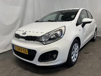 skadebil auto Kia Rio Rio III (UB) Hatchback 1.2 CVVT 16V (G4LA5) [63kW]  (09-2011/12-2017) 2014/8