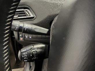 Peugeot 308 308 SW (L4/L9/LC/LJ/LR) Combi 5-drs 1.2 12V e-THP PureTech 110 (EB2DT(=
HNZ)) [81kW]  (03-2014/12-2021) picture 23