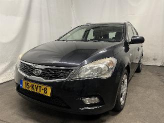 krockskadad bil auto Kia Cee d Cee'd Sporty Wagon (EDF) Combi 1.4 16V (G4FA) [66kW]  (07-2009/12-2012=
) 2010/2