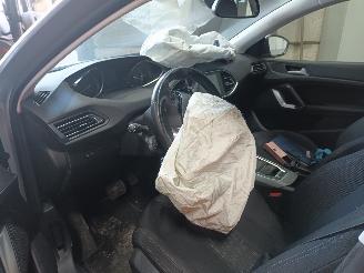 Peugeot 308 308 (L3/L8/LB/LH/LP) Hatchback 5-drs 1.2 12V e-THP PureTech 130 (EB2DT=
S(HNY)) [96kW]  (11-2013/06-2021) picture 5