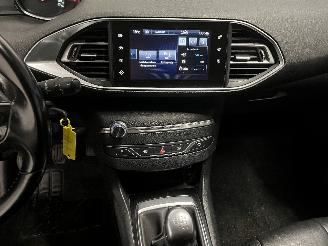 Peugeot 308 308 SW (L4/L9/LC/LJ/LR) Combi 5-drs 1.6 BlueHDi 120 (DV6FC(BHZ)) [88kW=
]  (03-2014/12-2021) picture 17