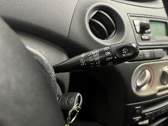Toyota Yaris Yaris (P1) Hatchback 1.0 16V VVT-i (1SZFE) [48kW]  (03-2003/09-2005) picture 23