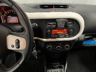 Renault Twingo Twingo III (AH) Hatchback 5-drs 1.0 SCe 70 12V (H4D-400(H4D-A4)) [52kW=
]  (09-2014/04-2019) picture 19